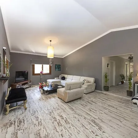 Enchanting House With Impressive Interior Design Surrounded By Nature In Bodrum Vilă